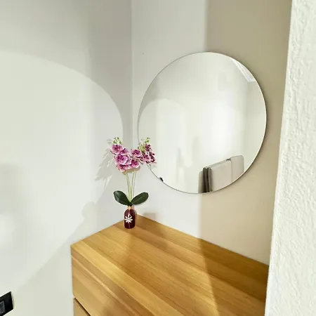 Apartment Eta Modern And Cozy - Near Delijorgji *