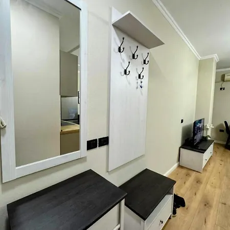 Eta Modern And Cozy - Near Delijorgji Apartment *