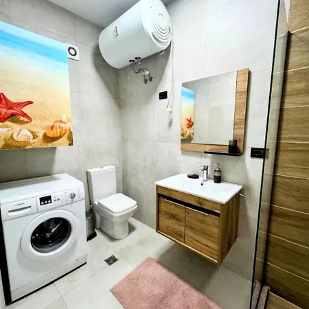 Apartment Eta Modern And Cozy - Near Delijorgji Tirana